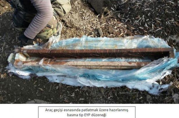 <p>Hakkari'nin Yüksekova İlçesi'nde güvenlik güçlerinin, hendek ve barikatların kaldırılması PKK'lı teröristlerin etkisiz hale getirilmesi için başlattığı operasyonlar devam ederken, tuzaklanan çok sayıda patlayıcı imha edildi.</p>