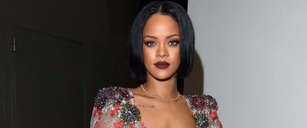 <p>'Gerçek' Küt</p>

<p>Rihanna bizi yıllar sonra 'gerçek' kütle yeniden tanıştırıyor. Düz, ortadan ikiye ayırdığı ve çene hizasında yüzünü çevreleyen saç modeliyle 'gerçek' küt saçların zamansız coolluğunu bir kez daha kanıtlıyor.</p>
