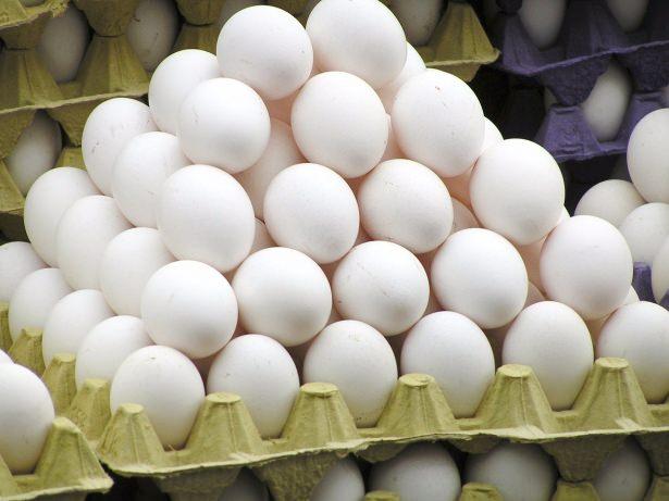 <p>Kahvaltı sofralarının vazgeçilmezi olan yumurta, neredeyse her yemeğe girebilme özelliğiyle en çok tüketilen gıdaların başında geliyor. </p>
