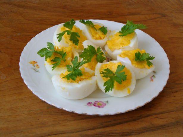 <p>• Düşük kalorili, yüksek proteinli ve tok tutan bir besin olduğu için yumurta, diyet yapanlar tarafından da sıkça tercih edilir.</p>