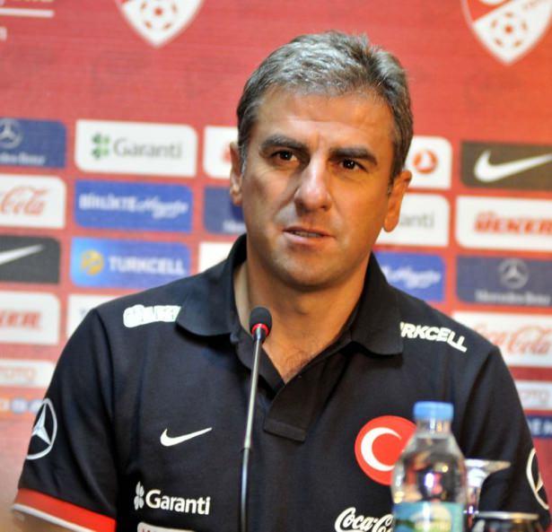 <p>Eyüpspor ve Denizlispor'u çalıştırdıktan sonra, 2010-2011 sezonunun sonlarında Akhisar Belediyespor'da göreve başlayan Hamza Hamzaoğlu, Ege temsilcisinde elde ettiği başarılarla adından çokça söz ettirir.</p>