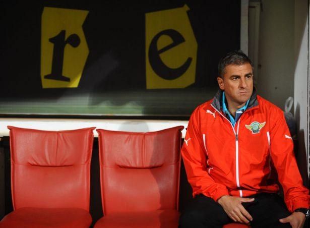 <p>2011-2012 sezonunda Akhisar Belediyespor'u şampiyon yapan Hamza Hamzaoğlu, Ege'nin ekibini ilk kez Spor Toto Süper Lig'e yükseltir.</p>