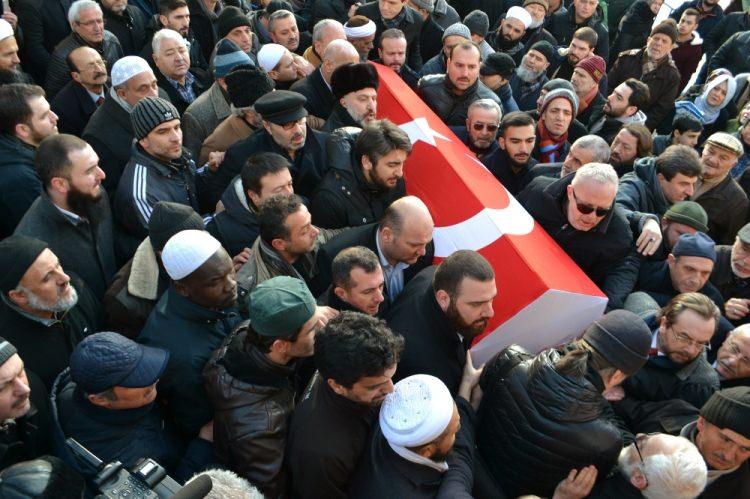 <p>Ermeni tasarının geçmemesi maksadıyla biz de uzun süre mücadele ettik. Lobi çalışmalarıyla büyükelçilik köstek oldu. “Siz Fransız’sınız” dediler.</p>

<p>Aile, hanedan ne yapılması gerektiyse bu millet için yaptı. Fransa’da bir “Türk gibi güçlü” diye bir söz vardır. Bunu kim sağladı? Bizim toplumuz, dedelerimiz. II. Abdülhamid Han olmasaydı Türkiye olmazdı. Polonya olurdu, Bulgaristan, Romanya olurdu. Bunu Batı’da herkes söylüyor.”</p>

