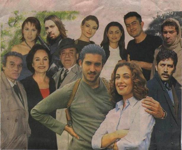 <p><strong>16- YILAN HİKAYESİ</strong></p>
<p>Memoli karakteri hala akıllarda. Öyle ki Mehmet Ali Alabora’nın adını kimse bilmezken Memoli adını Türkiye çoktan ezberlemişti bile… Türk polisiye dizi furyasının öncülerinden.</p>