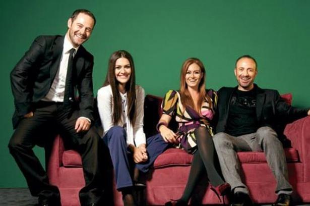 <p><strong>4- BİNBİR GECE</strong></p>
<p>Şehrazat’la Onur’un Binbir Gece masallarını kıskandıracak aşkı. Bir Ahlaksız teklifle başladı ama dillere destan oldu… Yıllarca ekranlarda kaldı, izlenme oranları tavan yaptı.</p>