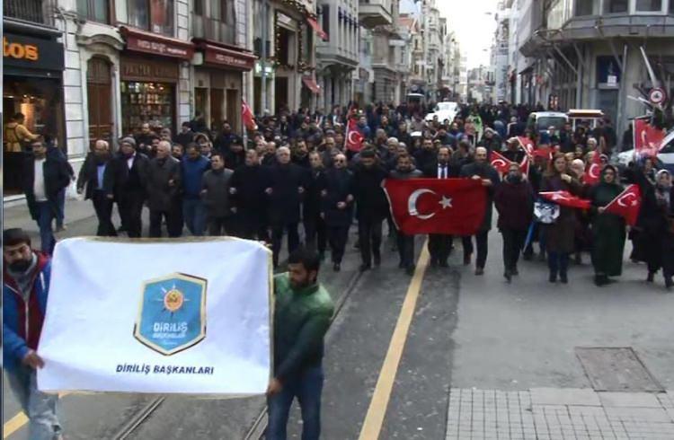 <p>Kayseri'deki terör saldırısını protesto eden grup, Beyoğlu Tünel'den Galatasaray Meydanı'na yürüdü. </p>
<p> </p>