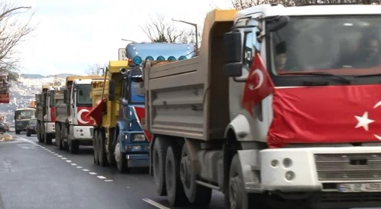 <p>Kayseri'deki terör saldırısını protesto eden grup, Beyoğlu Tünel'den Galatasaray Meydanı'na yürüdü. </p>
<p> </p>