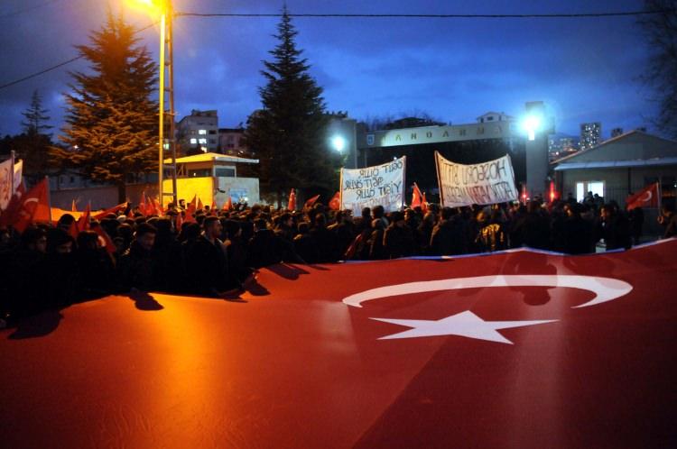 <p>TOKAT'ta MHP İl Başkanlığı tarafından düzenlenen yürüyüşe katılan binlerce kişi, Kayseri'deki terör saldırısını protesto etti.</p>

<p> </p>
