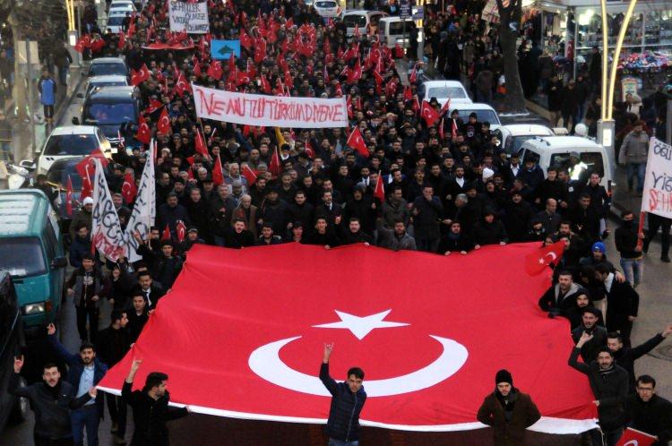 <p>TOKAT'ta MHP İl Başkanlığı tarafından düzenlenen yürüyüşe katılan binlerce kişi, Kayseri'deki terör saldırısını protesto etti.</p>

<p> </p>

