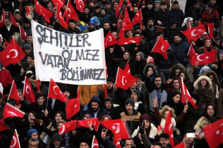 <p>TOKAT'ta MHP İl Başkanlığı tarafından düzenlenen yürüyüşe katılan binlerce kişi, Kayseri'deki terör saldırısını protesto etti.</p>
<p> </p>