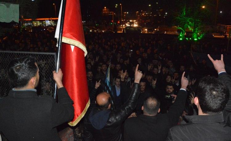 <p>KARABÜK’te, Alperen ve Ülkü Ocakları üyesi yaklaşık 800 kişi, Kayseri’deki terör saldırısını yürüyüşle protesto etti. </p>
