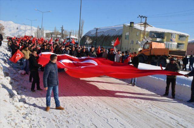 <p>PKK'nın saldırıları Hakkari'nin Yüksekova ve Şırnak'ın Cizre ilçesinde protesto edildi.</p>