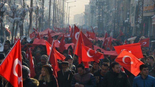 <p>PKK'nın saldırıları Hakkari'nin Yüksekova ve Şırnak'ın Cizre ilçesinde protesto edildi.</p>