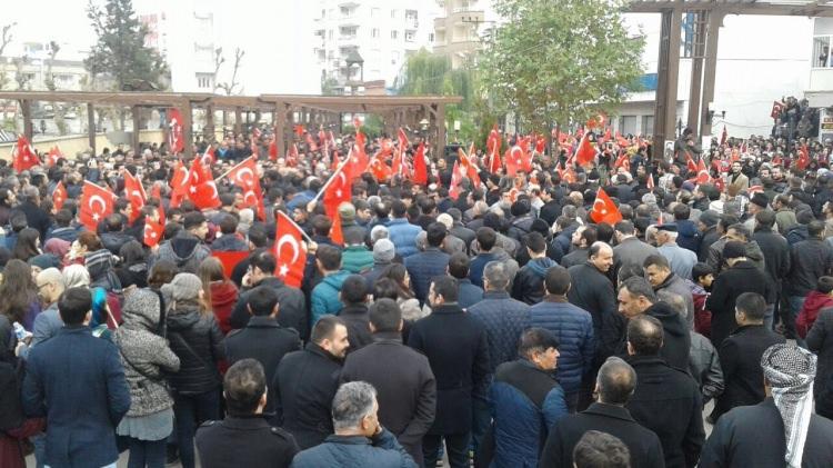 <p>Cizre'de Bayrak Yürüyüşü</p>
