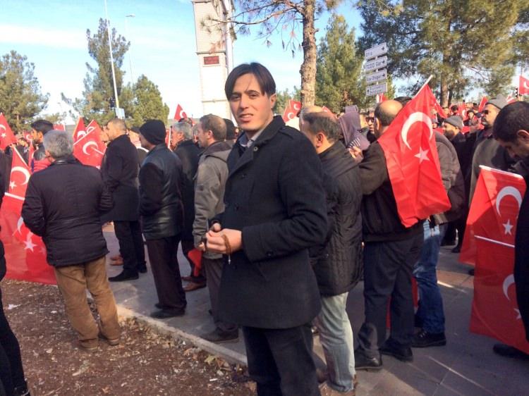 <p>Diyarbakır, şehitlerimizi anmak ve tüm terör örgütlerine hayır demek için caddelere döküldü.</p>