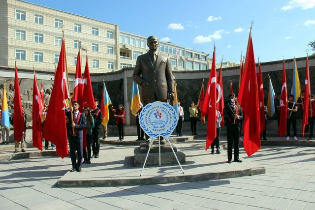<p>KAYSERİ</p>
<p>19 Mayıs Atatürk'ü Anma Gençlik ve Spor Bayramı, tüm yurtta olduğu gibi Kayseri'de de coşkuyla kutlanıyor.</p>
