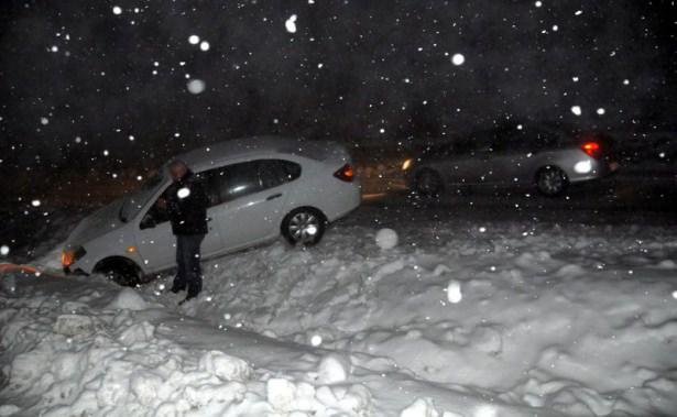 <p><strong>ZONGULDAK</strong><br />
<br />
Zonguldak'ta yoğun kar yağışı nedeniyle ulaşımda aksamalar yaşanıyor.</p>
