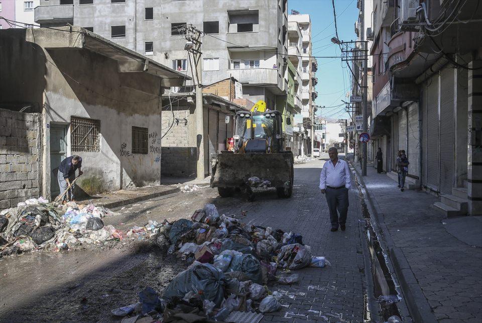 <p>Şırnak'ın Cizre ilçesinde bölücü terör örgütüne yönelik operasyonun tamamlanmasının ardından hayatın en kısa sürede normale dönmesine yönelik çalışmalar da tüm hızıyla sürüyor.</p>