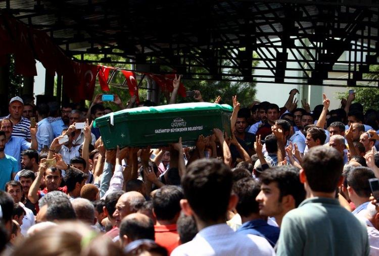 <p>Gaziantep'teki hain saldırıyla ilgili bu analizi Yeni Şafak yazarı Kemal Öztürk köşesinde kaleme aldı.</p>