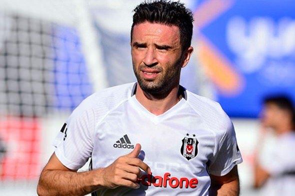 <p>GÖKHAN'A KIZGIN DEĞİLİM, CANER DÖNEMEZ<br />
<br />
Gökhan Gönül Beşiktaş'la ne zaman imzaladı, tam olarak ne oldu bilmiyorum. Bu konuyu o kulüp açıklayabilir. Gökhan Gönül'e bir kızgınlığım yok ve kendisine de teşekkür ederim. Yerine oyuncu aldık. Caner Erkin'în de dönme ihtimali sıfır. Moussa Sow oynadığı yerde mutlu değil, gelmek istiyor. Ancak maliyeti çok yüksek. Kulübü müsaade ederse olabilir.</p>