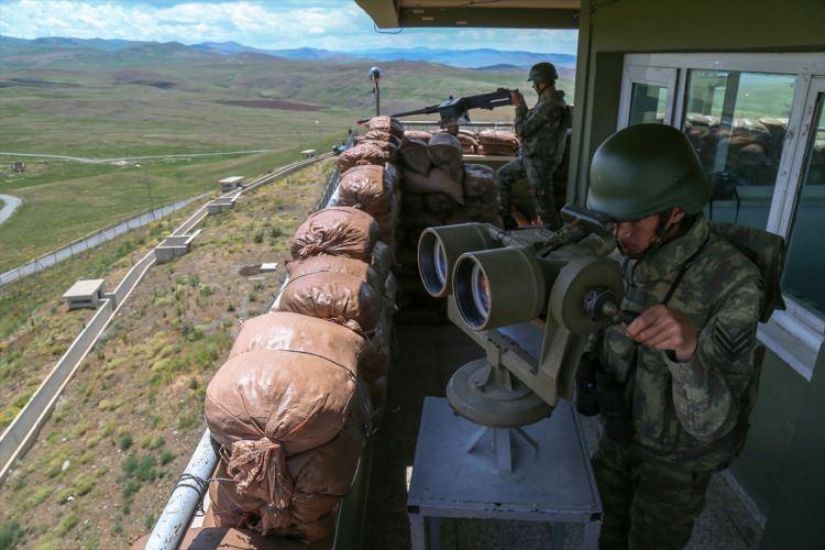 <p>Aileme kavuşmanın sevinci ile buradaki silah arkadaşlarımdan ve bu onurlu görevden ayrılmanın hüznünü birlikte yaşıyorum. Bana yine ihtiyaç duyulursa, üzülme vatan çağırırsan yine gelirim. " diye konuştu.</p>