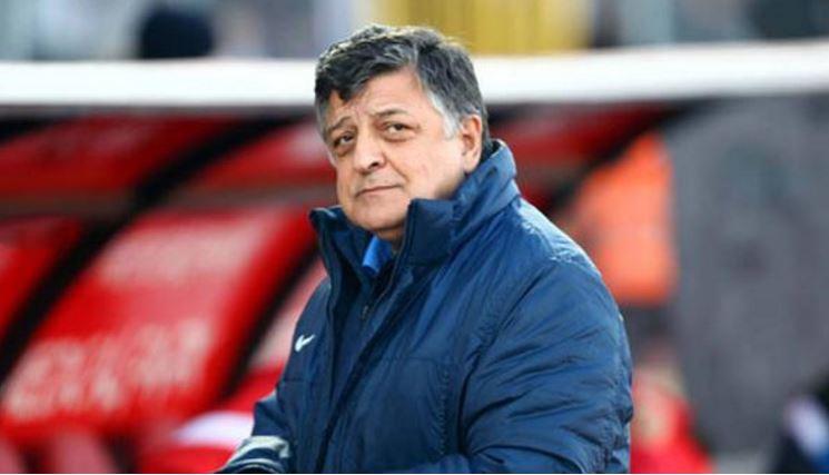 <p><strong>"SENİN DİLİNDE VARMIŞ!"</strong></p>

<p>Burak Yılmaz: "Manisaspor'da hocamız Yılmaz Vural. Trabzon'u 2-0 yeniyoruz. Son 15 dakikada "Hocam oyuncu değiştir" dedik. Hoca da oyuncu değişlikliği yaptı. Aldığı oyuncuyu, daha önce ne Ersun Hoca ne de Giray Hoca oynatmamış. Oyuncuya da arkadaşlarına söyle, bunları yapsınlar demiş. Maç 2-2 bitti. Yılmaz Hoca deliriyor, çok sinirlendi..."</p>
