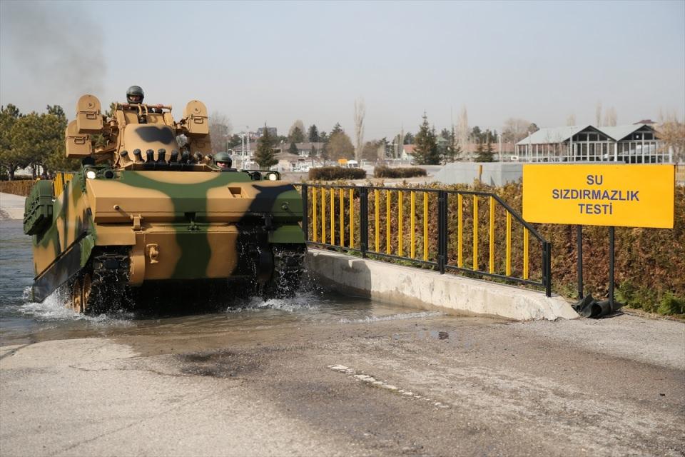 <p>Titiz teknik çalışmalar sonucu yeniden faal duruma getirilen paletli araçlar, daha sonra zorlu bir testten geçiriliyor. </p>