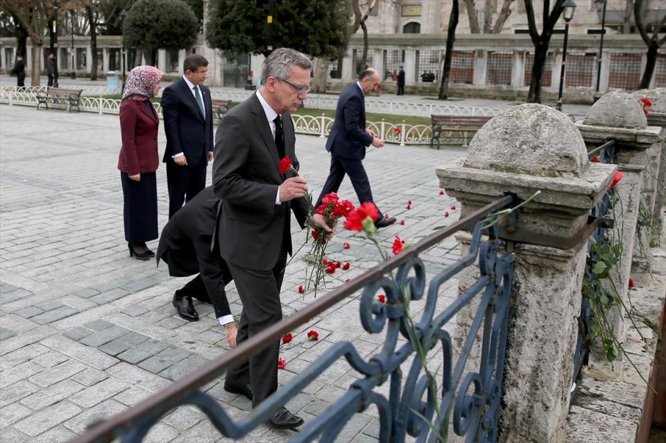<p>Heyete İçişleri Bakanı Efkan Ala, Almanya İçişleri Bakanı Thomas de Maiziere, Sağlık Bakanı Mehmet Müezzinoğlu, İstanbul Valisi Vasip Şahin, İstanbul Büyükşehir Belediye Başkanı Kadir Topbaş ve ilgililer katıldı...</p>
