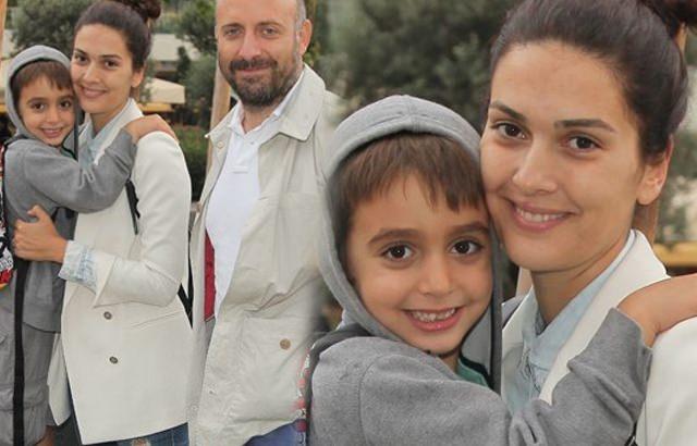 <p><strong>BERGÜZAR KOREL VE HALİT ERGENCİN OĞLU</strong></p>

<p>Alinin göz rengi babasınınkinden farklı olsada yüz hatları babasını andırıyor.</p>
