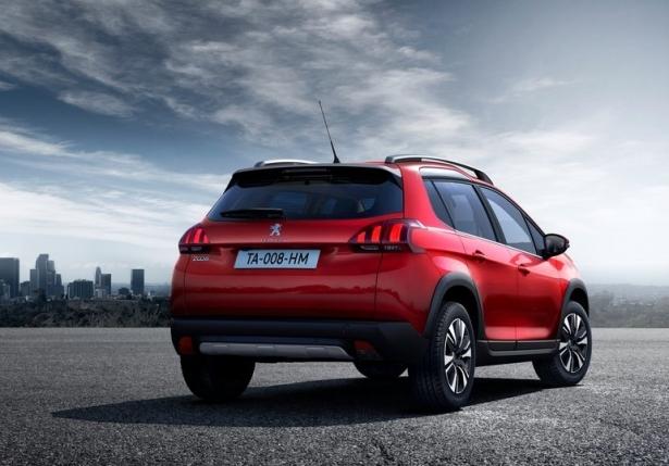 <p><span style="color:#FFFFFF">Peugeot 2008’de makyajla birlikte daha geniş bir motor yelpazesi sunulacak. Beş farklı benzinli ve altı farklı dizel motorun tercih edilebileceği makyajlı 2008’de yer alacak PureTech 82 benzinli motor, 5 ileri vitesli otomatik şanzımanla satın alınabilecek.</span></p>

<p><span style="color:#FFFFFF">Dizel cephesinde 1.6 lt’lik BluHDi dizel ünite, standart olarak 5 ileri vitesli manuel şanzımanla sunulacak. 6 kademeli tam otomatik şanzıman ise tercih listesinde yer alacak.</span></p>
