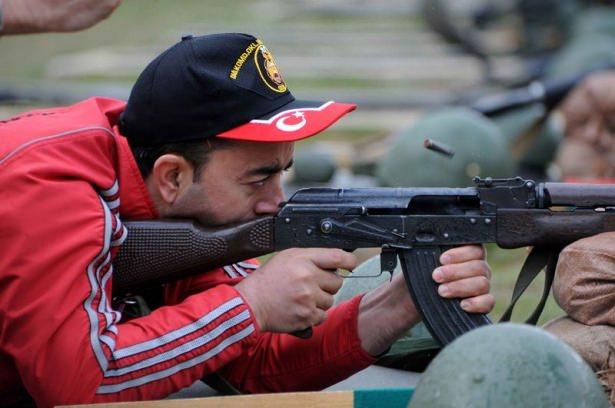 <p>Dağcılık Kulesi faaliyetinin ardından Karaburun bölgesindeki diğer kursiyerlerin faaliyetlerini izleyen gaziler, daha sonra Camiliyayla bölgesine gitti.</p>
