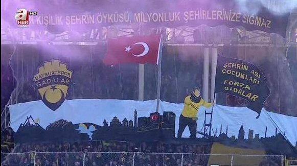 <p>Bayburtlu taraftarların şovu, sosyal medyada en çok konuşulan konulardan biri oldu.</p>

<p> </p>
