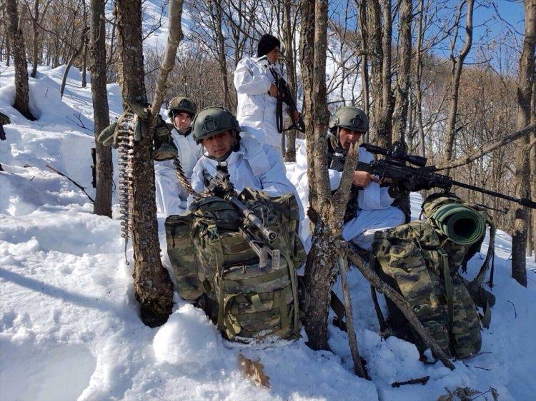 <p>Açıklamada, "Bu kapsamda, Bitlis ili Merkez ilçesi Sehi ve Ölek bölgesinde 23 Şubat 2017 tarihinde başlatılan Şehit GK Nihat Çaprak-41 operasyonu esnasında, teröristlerle 24 Şubat 2017 günü temas sağlanmıştır. </p>