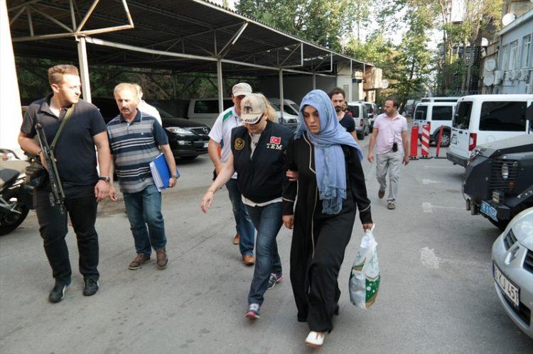 <p><strong>BURSA</strong></p>
<p>Bursa terör örgütünün eğitim konusundaki önemli üslerinden birisi olarak kullanıldı. Özellikle Marmara ve Karadeniz bölgesinin kamp alanı olarak kullanılan Bursa, çevre illerden getirilen lise ve üniversite düzeyinde bir çok öğrencinin örgüte kazandırılması faaliyetinde zemin oldu. Bursa'da siyasiler ve yerel yöneticiler üzerinde oldukça etkili olan FETÖ, en büyük darbeyi yine bu ilde yemişti.</p>