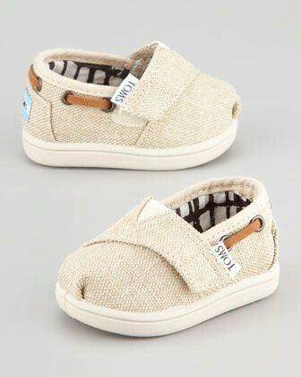 <p>Bebeklerde, üçüncü aydan itibaren patik yerine de kullanılabilen ayakkabılar dikkat çekmeye devam ediyor. </p>
