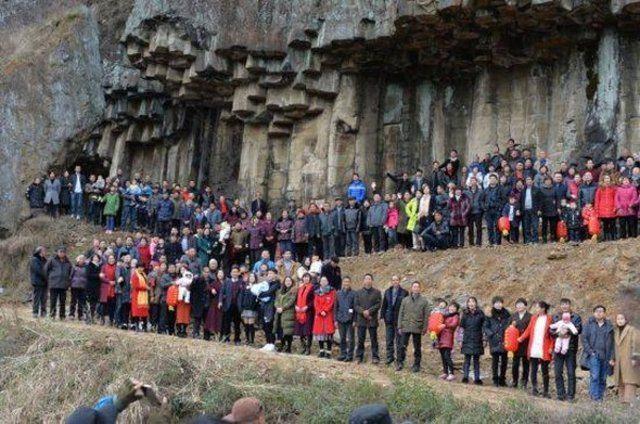 <p>Memleketleri olan Zhejiang'da buluşan aileyi fotoğraflamak da kolay olmadı. </p>
<p> </p>