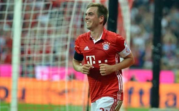 <p>Philipp Lahm - Bayern Münih<br />
15 yıl - 1 Tem 2001</p>
