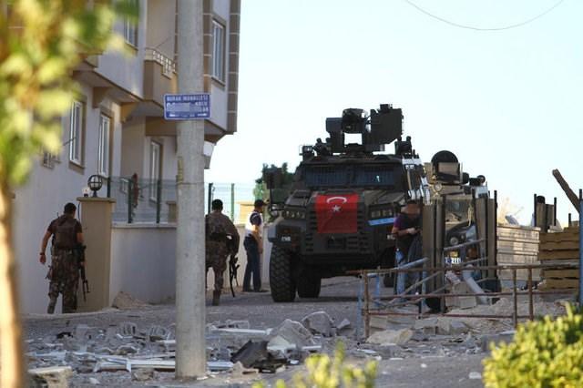 <p>POLİS BÜYÜK KATLİAMI ÖNLEDİ<br />
Gaziantep polisi, 16 Ekim’de düzenlediği ve Cebael’in ölü ele geçirildiği hücre evi operasyonu ile büyük bir katliamı önlemiş oldu.</p>