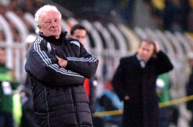 <p><strong>KARL HEINZ FELDKAMP</strong></p>
<p>Fenerbahçe 2-0 Galatasaray (Süper Lig 8 Aralık 2007)<br />
Fenerbahçe 0-0 Galatasaray (Türkiye Kupası 3 Şubat 2008)</p>