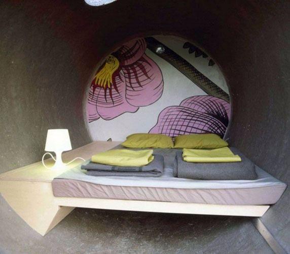 <p>Belki bir kanalizyon borusunda konaklama fikri biraz iitici gelebilir ama; fotoğrafları g&ouml;r&uuml;nce fikrinizi değiştirebilirsiniz. Bu otelin her bir odasında iki kişilik yatak ve bir gece lambası bulunuyor.</p>

<p>&nbsp;</p>
