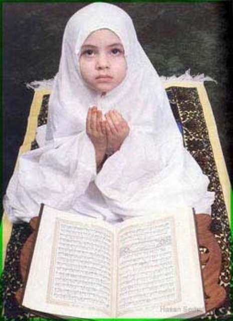 <p>Dua eden kız portresi</p>

<p> </p>
