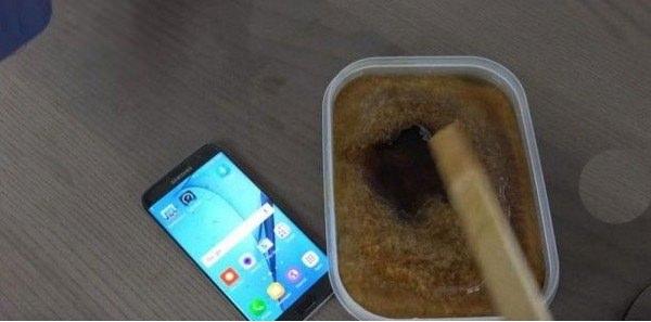 <p>Sıra diğer telefonda aynı şekilde iPhone 6S Plus'da buzdan ayrılıyor. </p>

<p> </p>
