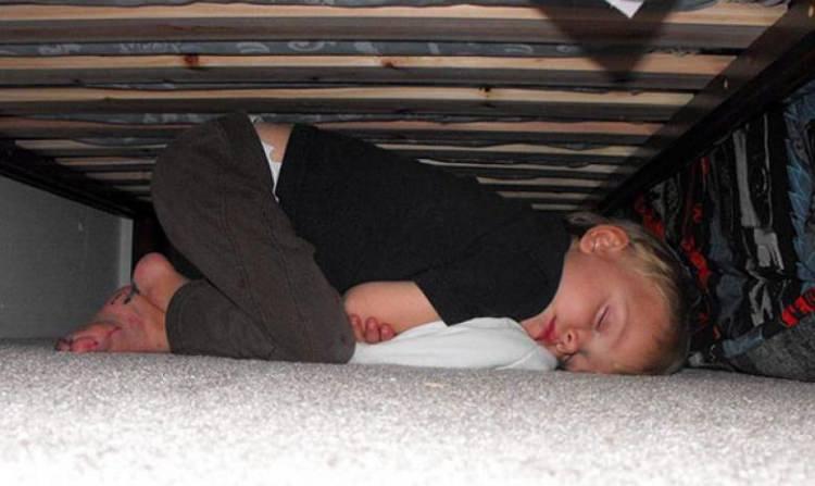 <p>Çocukların her zaman her yerde ve her türlü şartta uyuyabilme gücüne sahip olduklarının kanıtı gibi fotoğraflar.</p>
