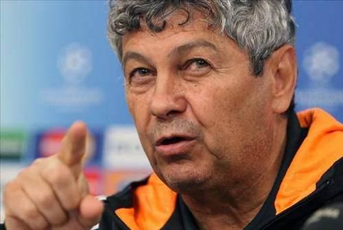 Lucescu ve Beşiktaş'ın beklenmedik çöküşü - 2003-2004 sezonunun ikinci yarısında fırtına gibi esen ve rakiplerine fark atan Beşiktaş, sezonun ikinci yarısına Samsun faciası ile başlamıştı. 5 oyuncunun kırmızı kart gördüğü bu maçı 3-0 hükmen kaybeden siyah beyazlılarda Rumen teknik Mircea Lucescu, takımın dizginlerini kaybettiğini göstermişti.
