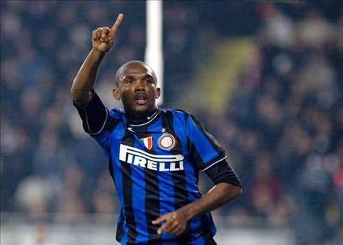 SAMUEL ETO'O 1998'de menajeri tarafından F.Bahçe'nin alt yapısı için İstanbul’a getirildi. Dönemin F.Bahçe yönetimi, böylesine genç bir oyuncuyu beklemeye tahammül edemeyeceklerini bildirdi.