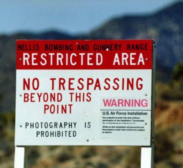 18) Area 51 olarak bilinen Nevada’daki 51. bölge,Las Vegas’ın 153 km. kuzeyinde bulunur. Bir şekilde bu güvenlikten kurtulup alana girerseniz öldürülebilirsiniz güvenlik birimlerinin böyle bir yetkisi var