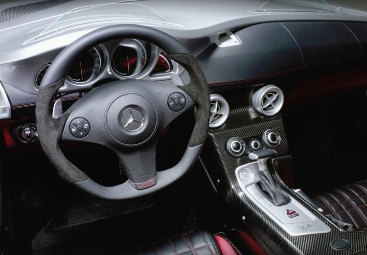 <p><span style="color:#D3D3D3">SLR Stirling Moss, 650 HP gücündeki 5,0 lt'lik turbo beslemeli V8 motoruyla 0'dan 100 km/s'e 3,5 saniyeden kısa sürede çıkıyor.</span></p>
<p><span style="color:#D3D3D3">Kaynak: Otohaber</span></p>