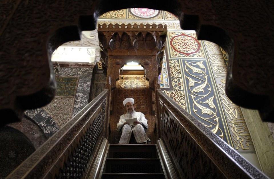 <p>Türkiye Cumhuriyeti tarihinde Kudüs'ü ziyaret eden ilk Diyanet İşleri Başkanı olan Prof. Dr. Mehmet Görmez, Mescid-i Aksa'da on binlerce Müslüman'a cuma hutbesi vermek için minbere çıktı</p>
