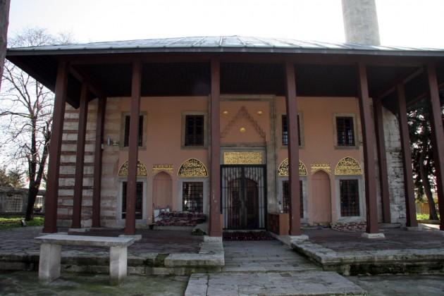  Durumu anlayan İbrahim Efendi, İstanbul'a geri döner ve bulduğu iki küp altınla camiyi yaptırır. (ZAMAN)