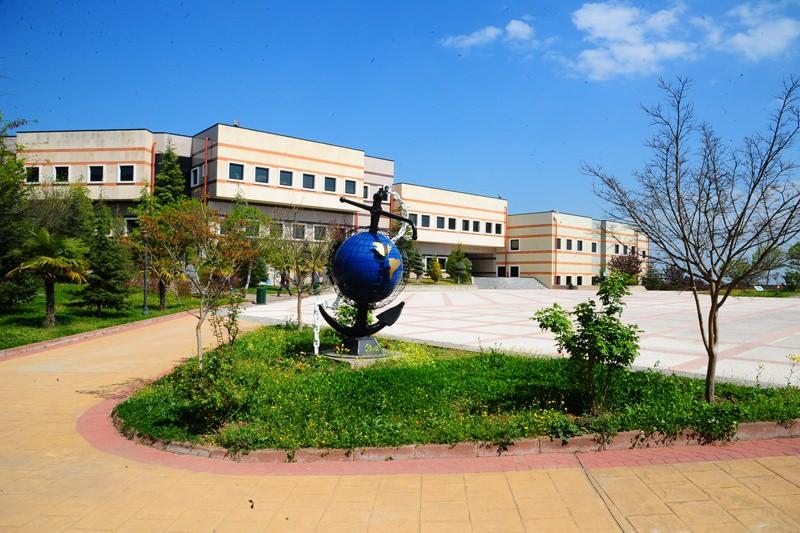 <p>Kocaeli Üniversitesi: 1 avukat alacak. Son başvuru 16 Mayıs.</p>

<p> </p>
